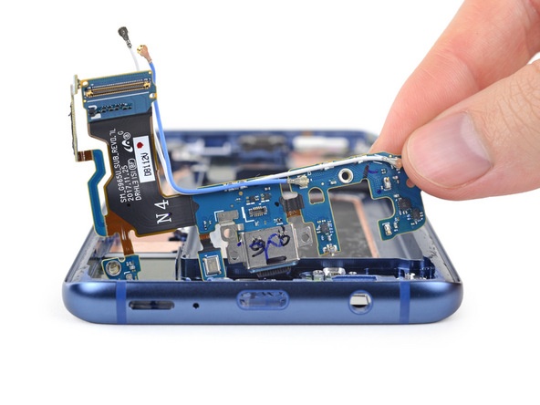 Специалисты iFixit поставили смартфону Samsung Galaxy S9+ четыре балла за ремонтопригодность