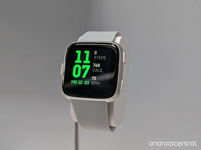 Представлены умные часы Fitbit Versa, которые в некоторых аспектах даже лучше, чем модель Ionic - 3