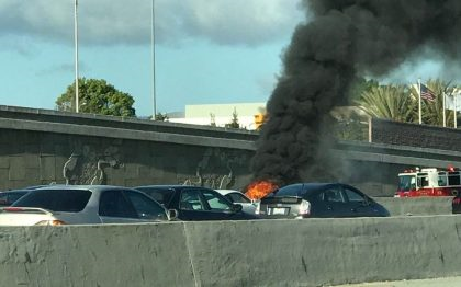 Черная полоса Tesla на шоссе 101 - 5 Черная полоса Tesla на шоссе 101 - 5