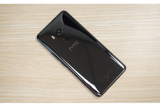 Смартфон HTC U12 Life, в отличие от старшей модели, может получить вырез вверху экрана - 1