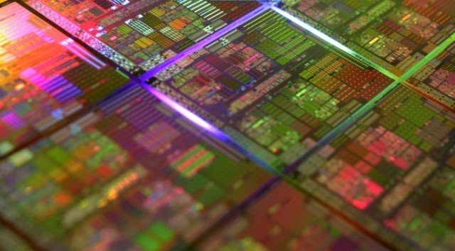 Intel работает над технологией, которая позволит объединять в одном CPU разные процессорные ядра - 1