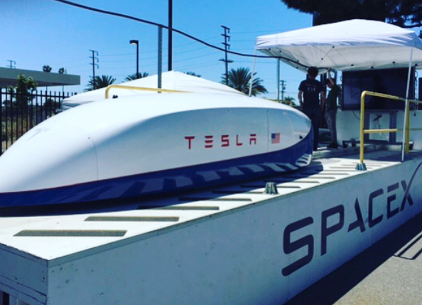 Компания Илона Маска намерена в ближайшее время разогнать тестовый модуль Hyperloop до половины скорости звука - 1