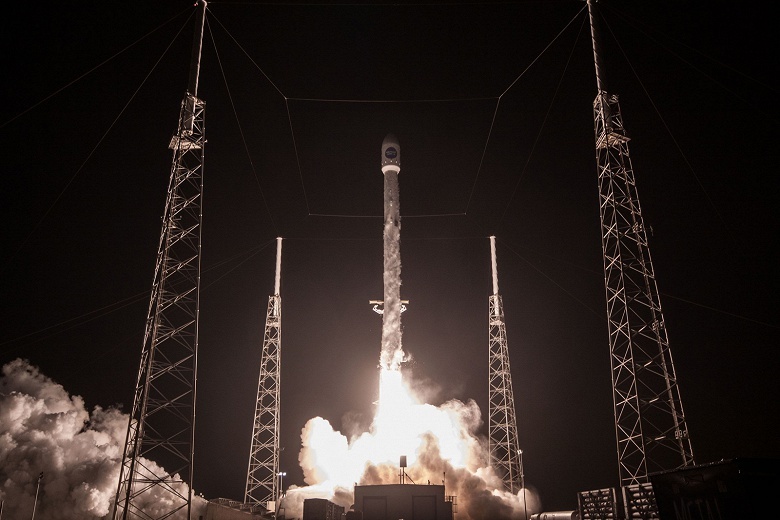 SpaceX может научиться возвращать и вторые ступени своих ракет, используя гигантские воздушные шары - 1