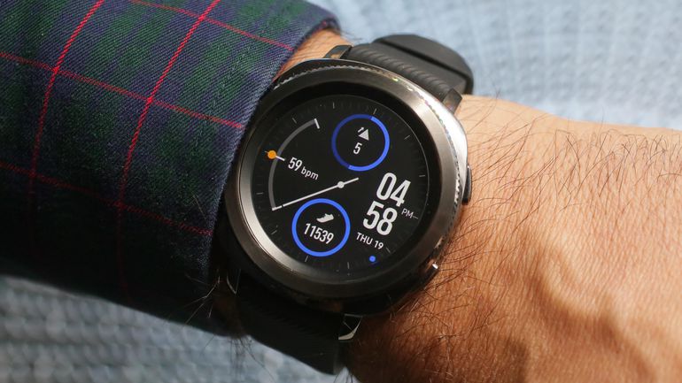 Умные часы Samsung Gear S4, в отличие от предшественников, будут доступны в разных размерах - 1