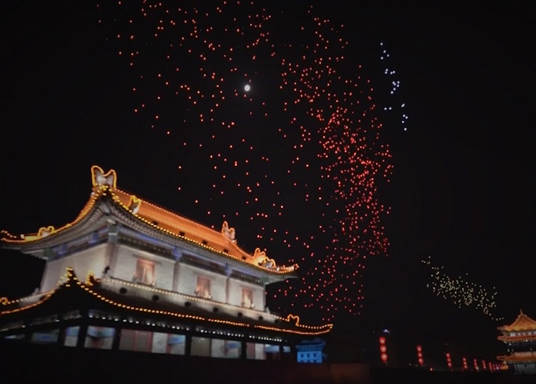 В Китае установлен рекорд &mdash; 1374 дрона в течение 13 минут выполняли синхронный полет