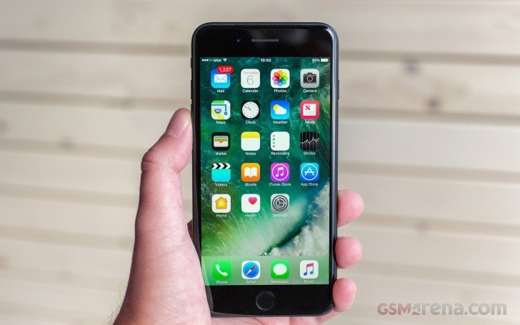 Apple признала проблему с микрофоном в смартфонах iPhone 7 и 7 Plus