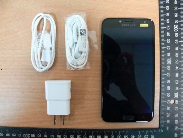 Появились фотографии смартфона Samsung Galaxy J4