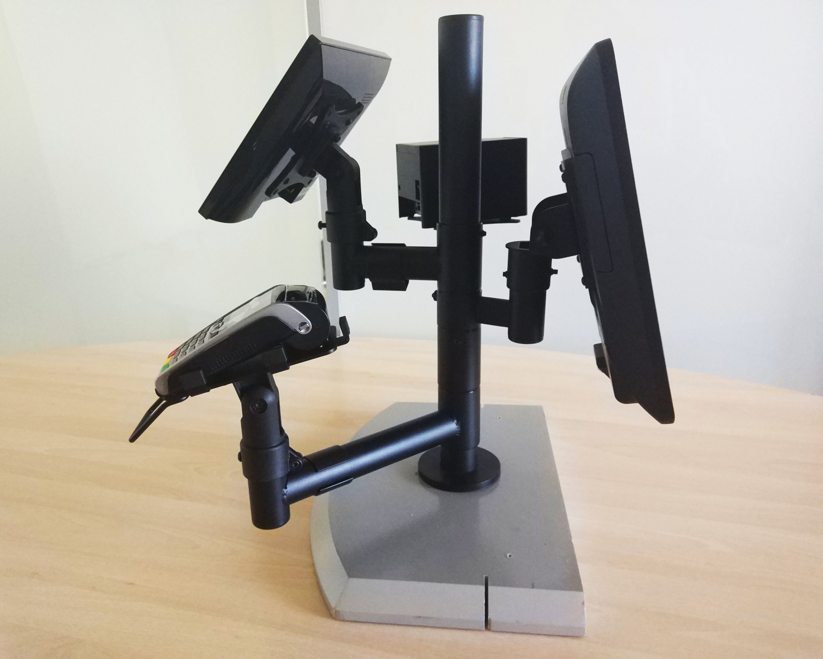 Играем в Кэпа: как поставить кассу на стол кассира - 3 Играем в Кэпа: как поставить кассу на стол кассира - 3