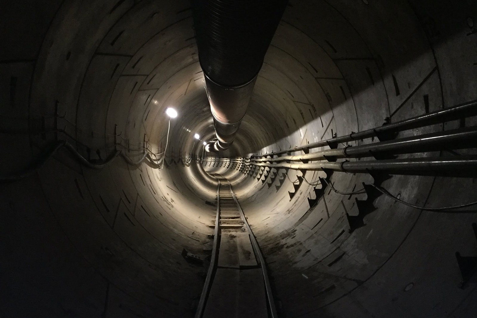 Илон Маск показал первый тоннель, проложенный силами Boring Company - 1
