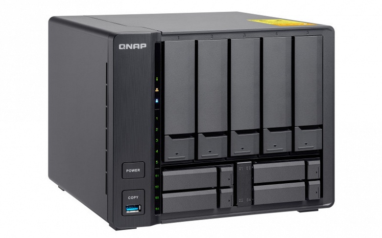 Всего в NAS Qnap TS-932X можно установить до девяти накопителей