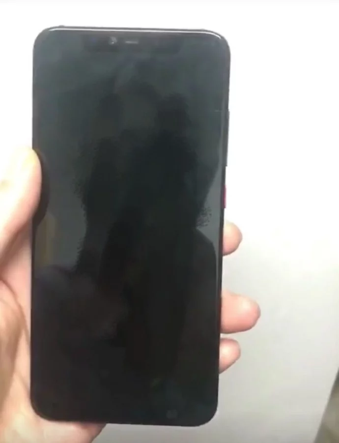 Фото дня: смартфон Xiaomi Mi 8 получил прозрачную заднюю панель - 1 Фото дня: смартфон Xiaomi Mi 8 получил прозрачную заднюю панель