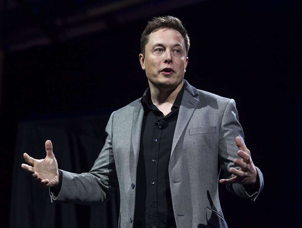 Илон Маск: пока что мы не будем продавать базовую версию Model 3 - 2