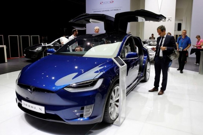 Tesla согласилась уладить иск, касающийся «автопилота», вне суда
