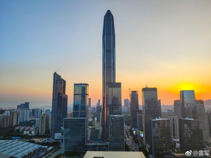 Появились первые фотографии, сделанные на камеру флагманского камерофона Xiaomi Mi 8 - 2 Фотографии сделаны с одного и того же ракурса в разное время суток