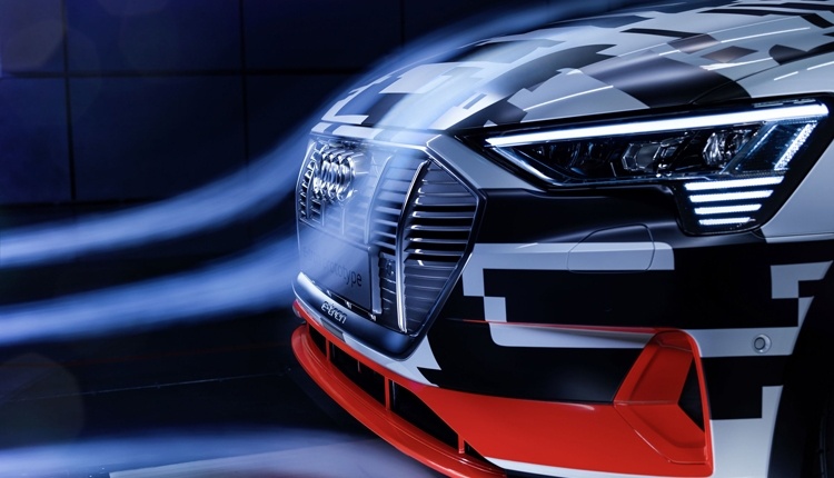 Электрокар Audi e-tron получит виртуальные зеркала заднего вида