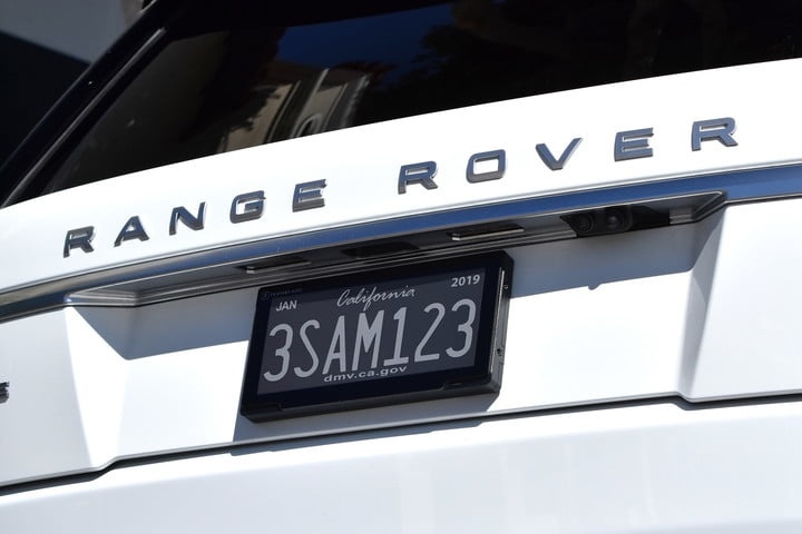 Калифорния стала первым штатом, где запустили тестирование цифровых автомобильных номеров Калифорния стала первым штатом, где запустили тестирование цифровых автомобильных номеров