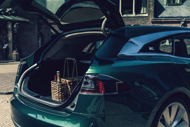 Фото дня: спорт-универсал на базе электрокара Tesla Model S