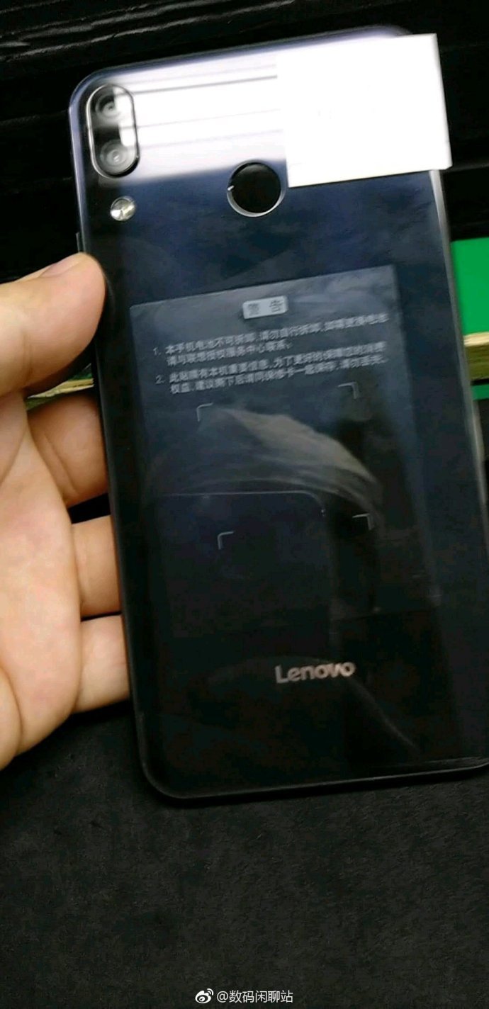 Появились фотографии, на которых, вероятнее всего, запечатлён смартфон Lenovo Z5 Lite