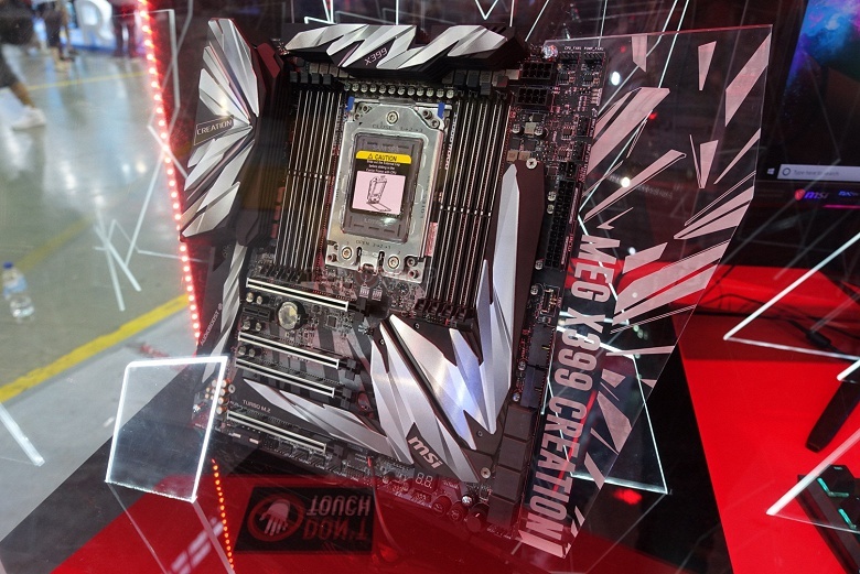 Системная плата MSI MEG X399 Creation: огромные размеры, огромные радиаторы и 19-фазная подсистема питания