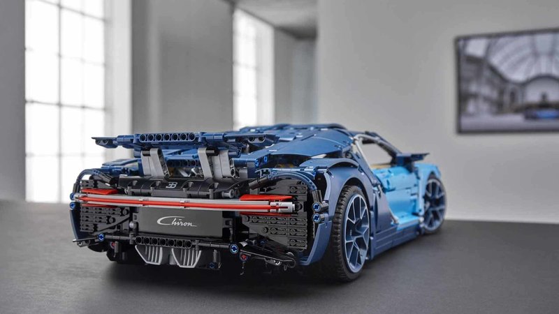 Конструктор Bugatti Chiron из 3599 деталей