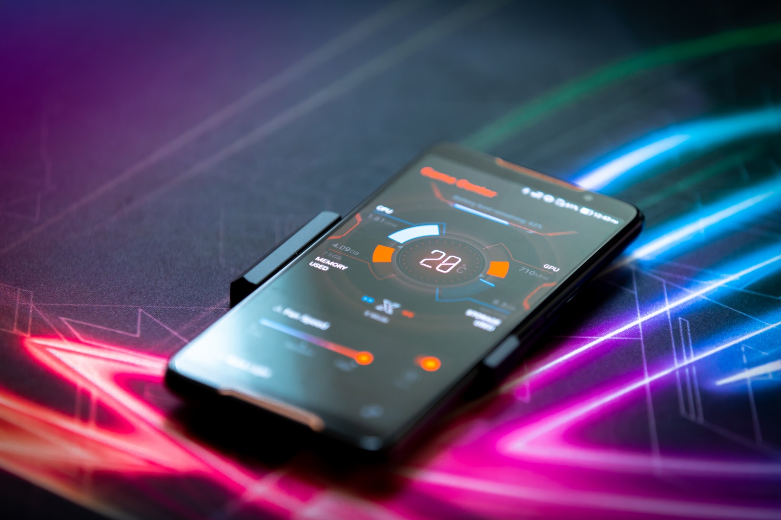 Первый взгляд на геймерский смартфон ASUS ROG Phone - 12