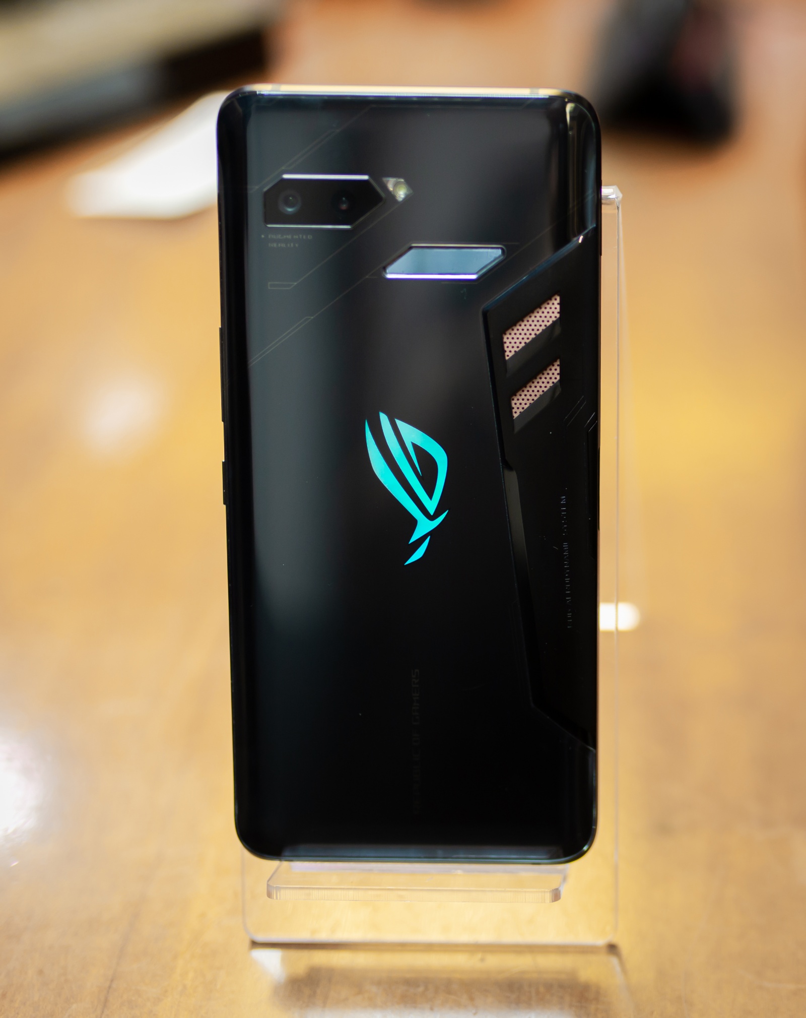 Первый взгляд на геймерский смартфон ASUS ROG Phone - 6