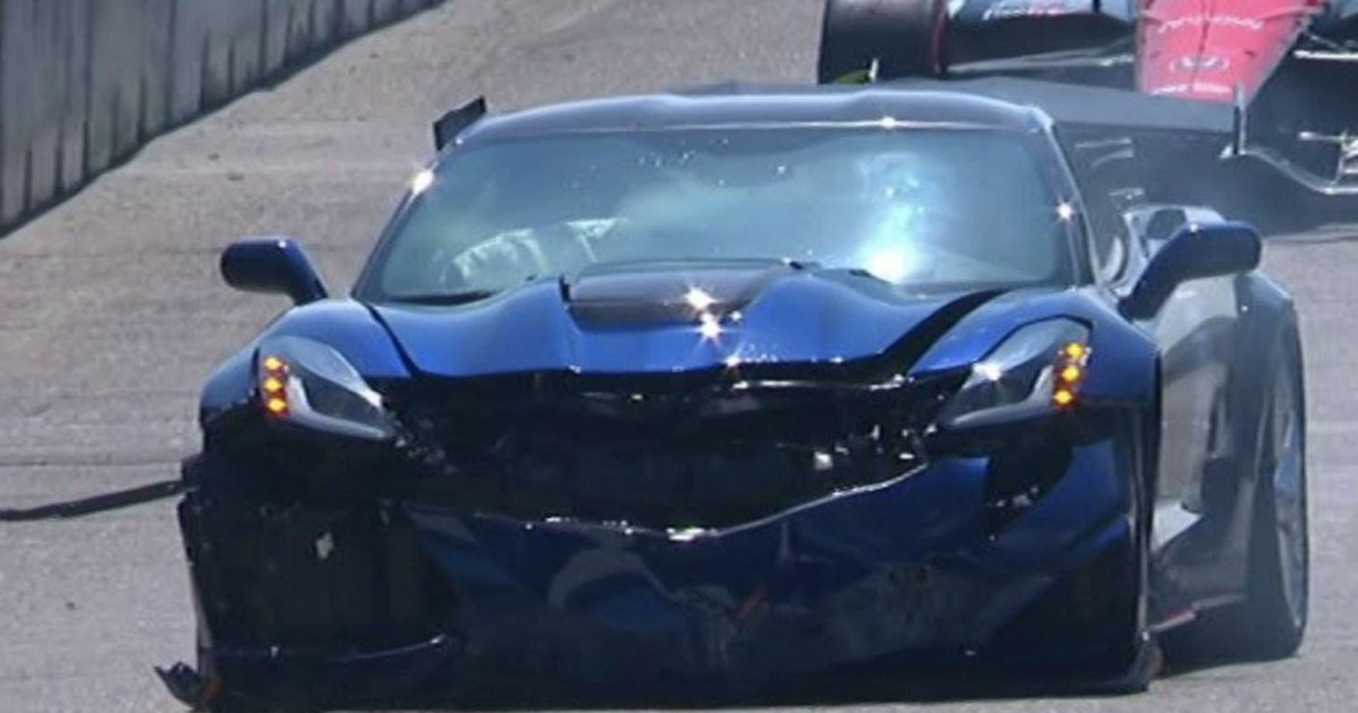 Вице-президент GM разбил о стену Corvette ZR1