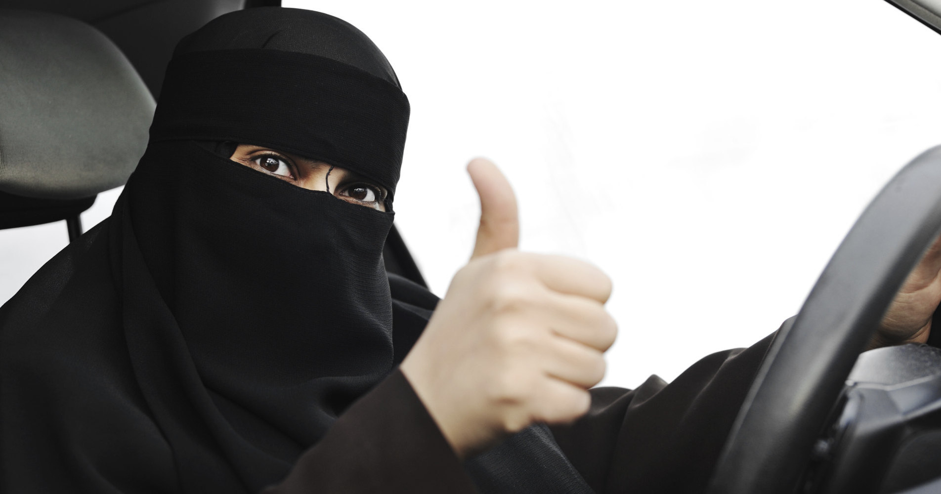 В Саудовской Аравии впервые выдали водительские права женщине