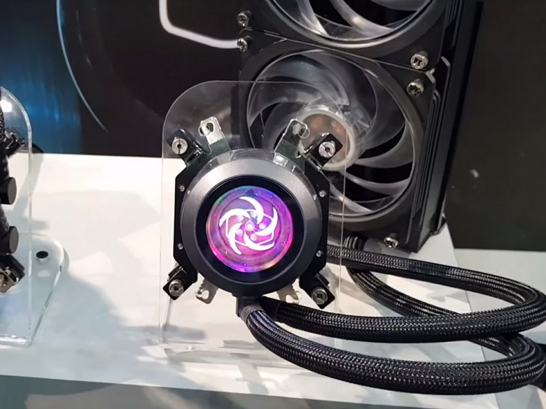 Cooler Master оснащает блок питания встроенным дисплеем