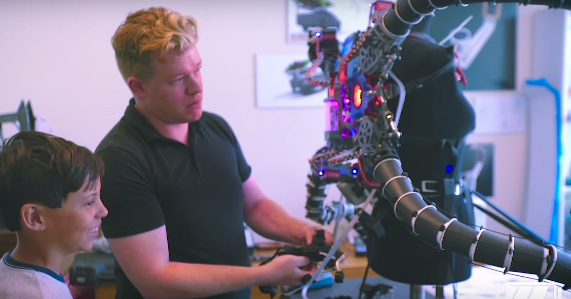 19-летний криптомиллионер построил «костюм Доктора Осьминога» 19-летний криптомиллионер построил «костюм Доктора Осьминога»