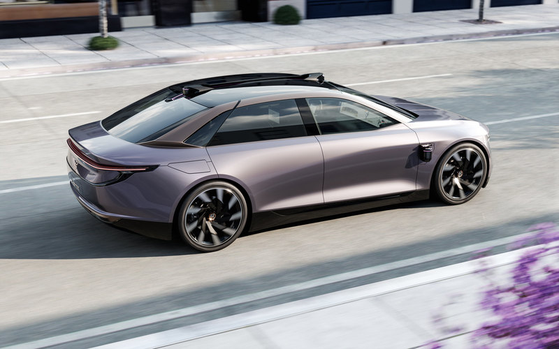 Китайский конкурент «Теслы» показал автономный электроседан