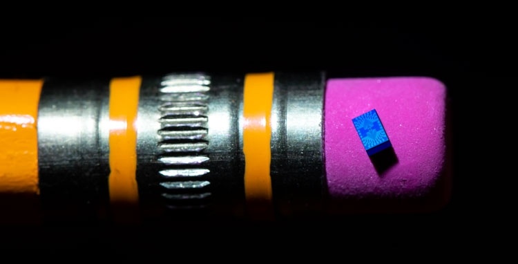 Intel приступила к испытаниям мельчайшего чипа на спиновом кубите
