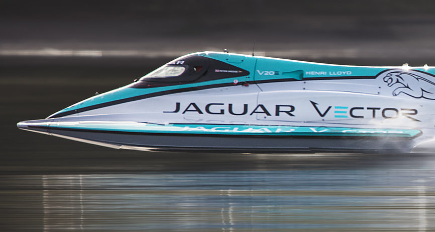 Jaguar установил рекорд скорости на воде для электрических лодок