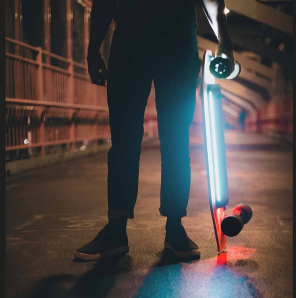 Умный электрический скейтборд Xiaomi с дальностью хода 12 км стоит $155