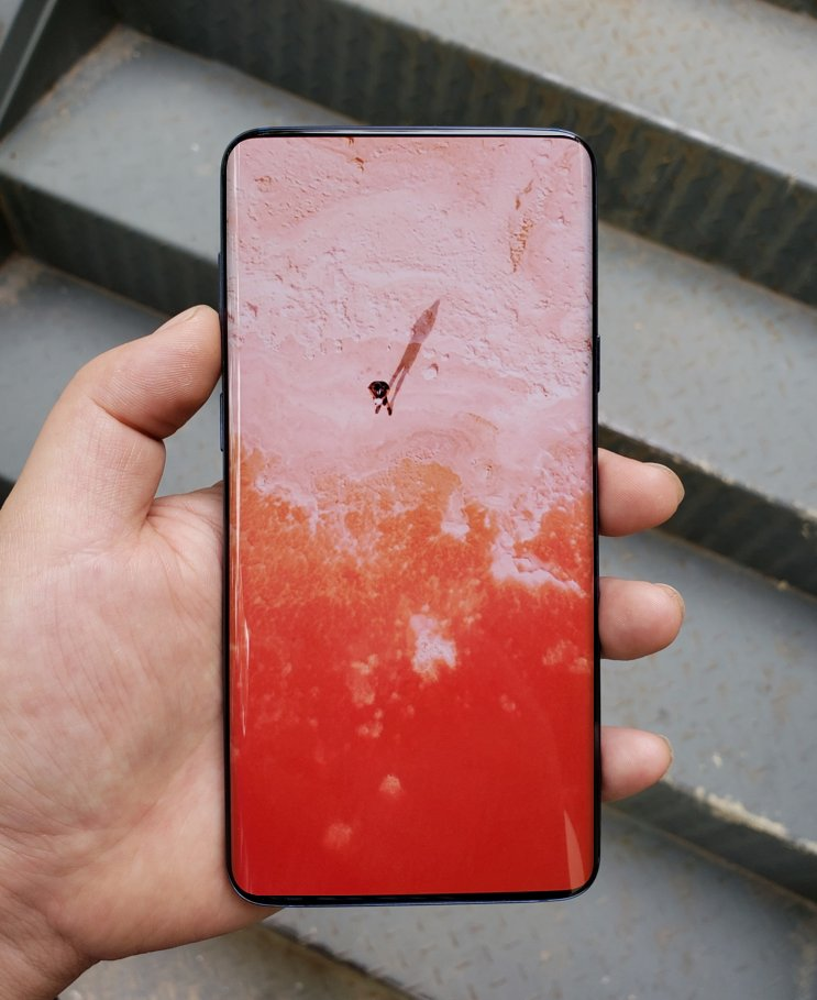 Фото дня: смартфон Samsung Galaxy S10