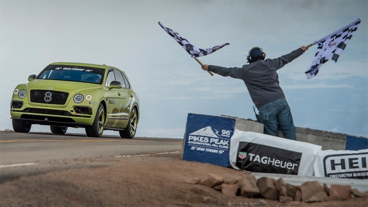 Кроссовер Bentley Bentayga установил новый рекорд в горной гонке Pikes Peak