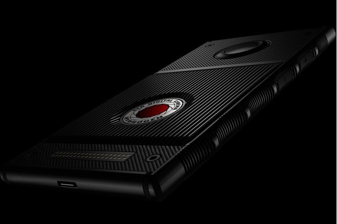 Смартфон Red Hydrogen One стоимостью 1600 долларов будет основан на прошлогодней платформе Qualcomm