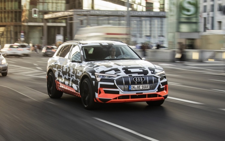 Audi отложила запуск электрического кроссовера e-tron из-за ареста исполнительного директора