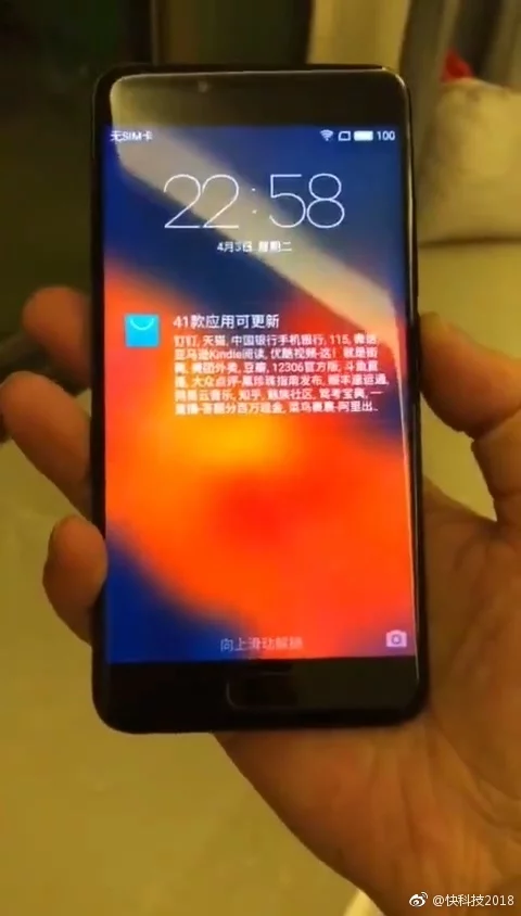 Появились фотографии смартфона Meizu с круглым дополнительным дисплеем - 2 Появились фотографии смартфона Meizu с круглым дополнительным дисплеем