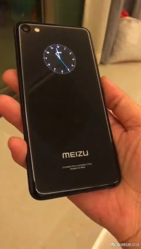 Появились фотографии смартфона Meizu с круглым дополнительным дисплеем