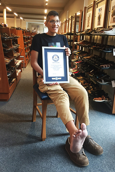 Человек с самой большой ступней в мире обновил рекорд