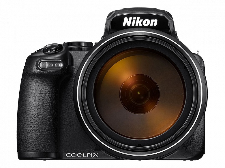 Объектив камеры Nikon Coolpix P1000 охватывает диапазон фокусных расстояний 24-3000 мм