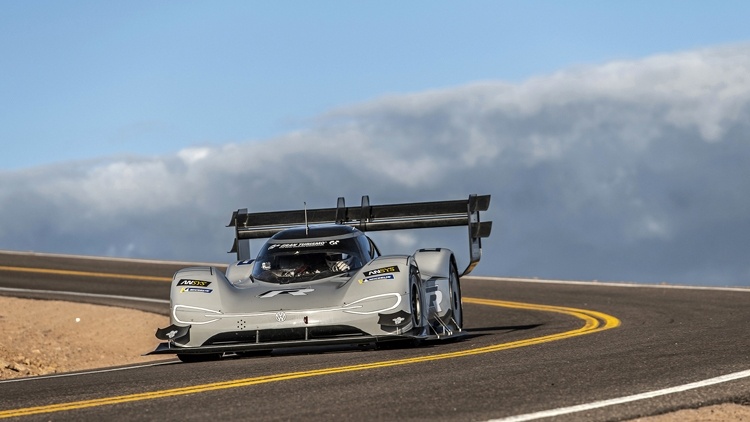 Электромобиль Volkswagen I.D. R Pikes Peak нацелился на рекорд в Гудвуде