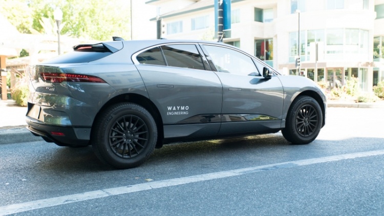На дорогах Сан-Франциско появились электромобили Jaguar I-Pace компании Waymo