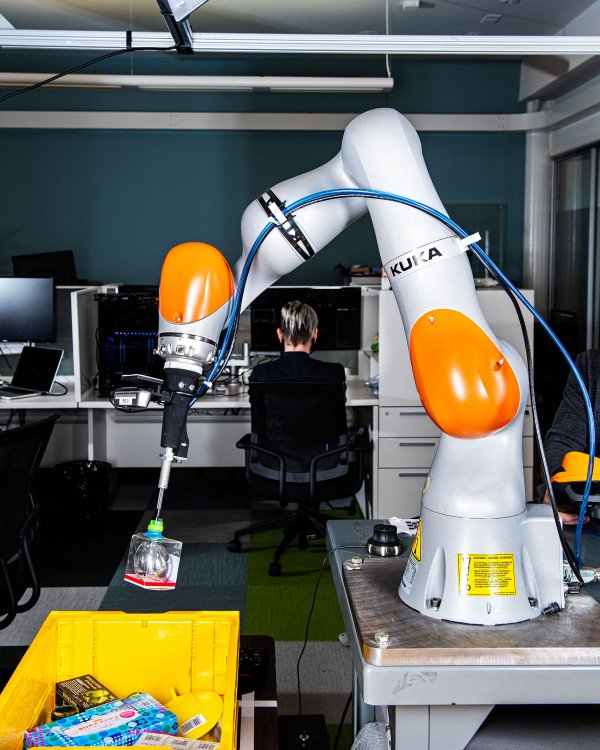 Сингулярность приближается: ИИ начинает управлять роботами - 2