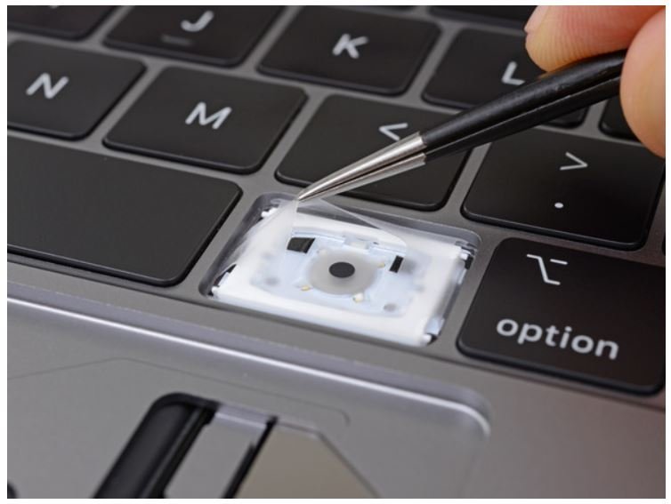Специалисты iFixit предположили, что Apple доработала клавиатуру ноутбуков вовсе не для снижения шума