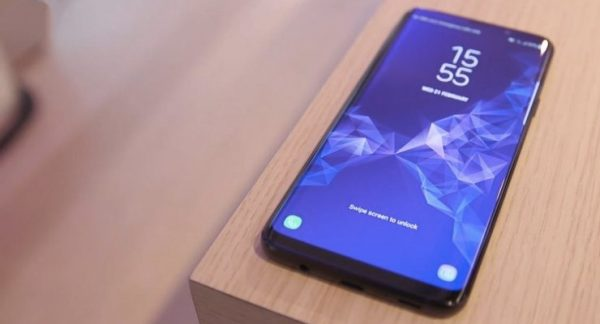 Две из трех версий Samsung Galaxy S10 получат подэкранные сканеры отпечатков пальцев