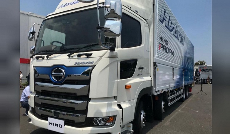 Hino Motors наделяет гибридные грузовики искусственным интеллектом
