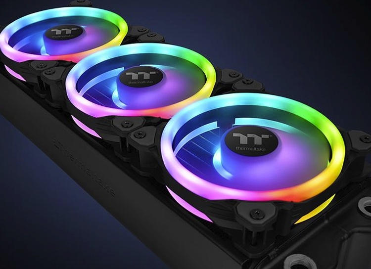 Thermaltake Riing Trio 12 RGB: комплект вентиляторов с тройной подсветкой Thermaltake Riing Trio 12 RGB: комплект вентиляторов с тройной подсветкой