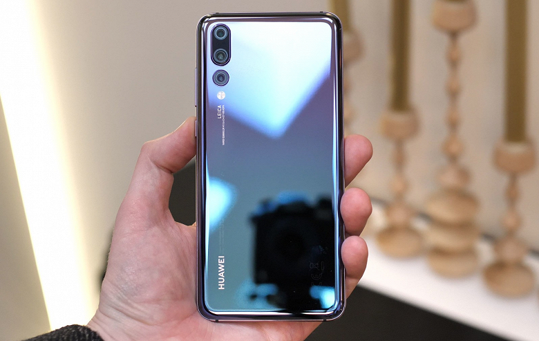 Huawei впервые опередила Samsung и Apple по продажам в России